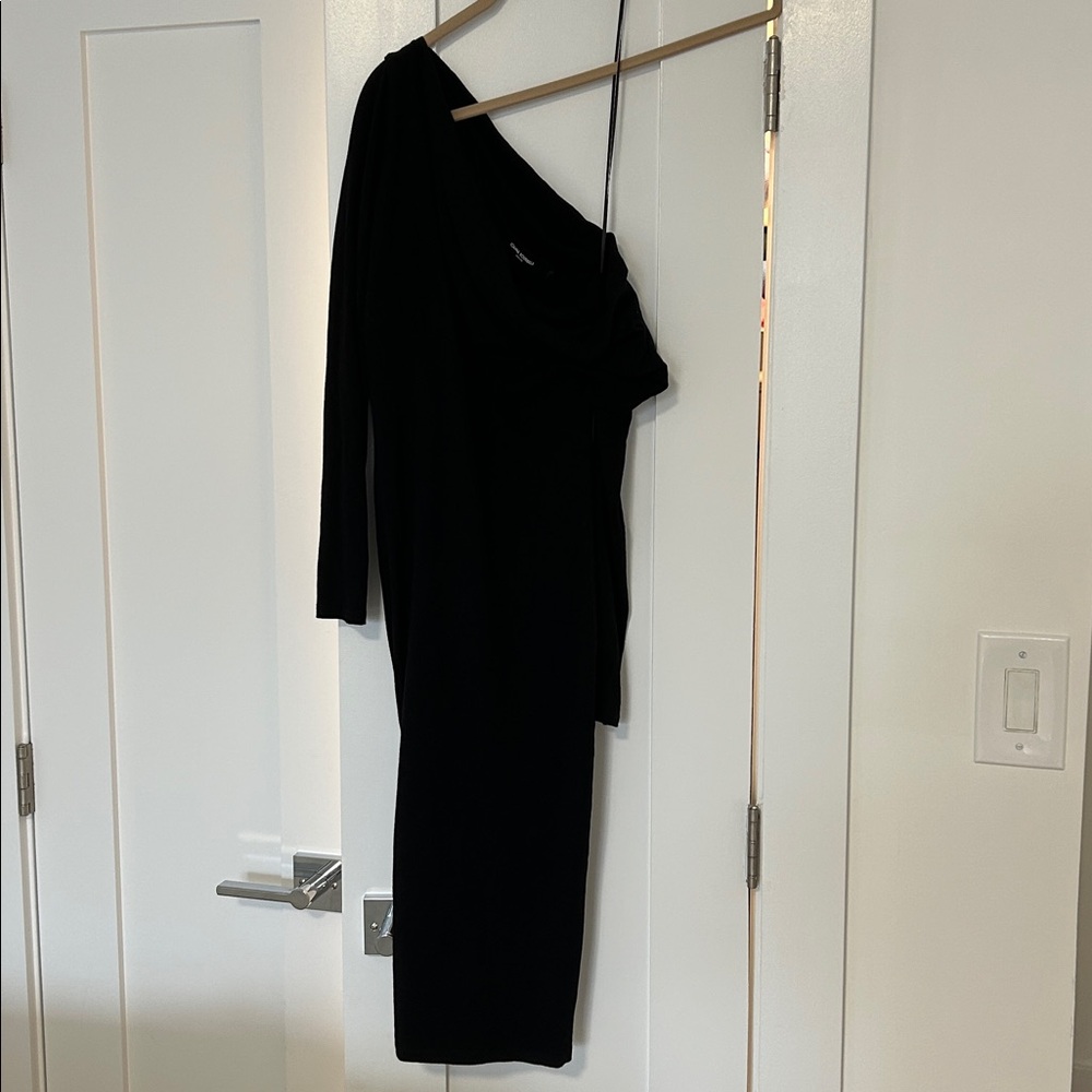 Elegant Black One-Shoulder Dress